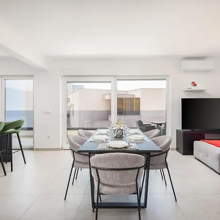 Lucas - Luxury With Parking Apartment *
