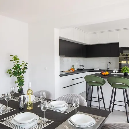 Lucas - Luxury With Parking Apartment