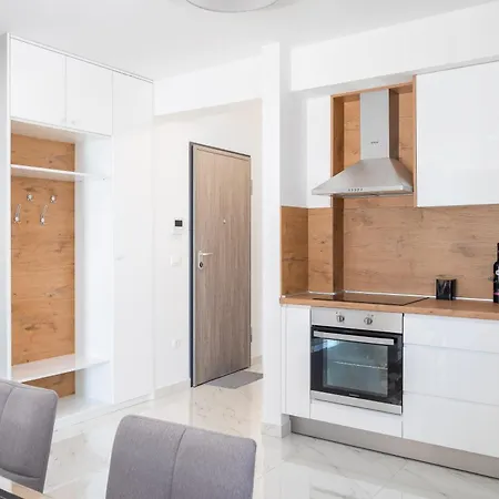Lucas - Luxury With Parking Apartment