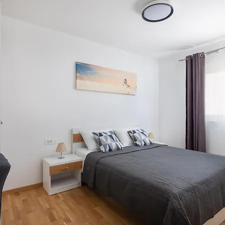 Lucas - Luxury With Parking Apartment *