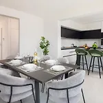 Lucas - Luxury With Parking Apartman *