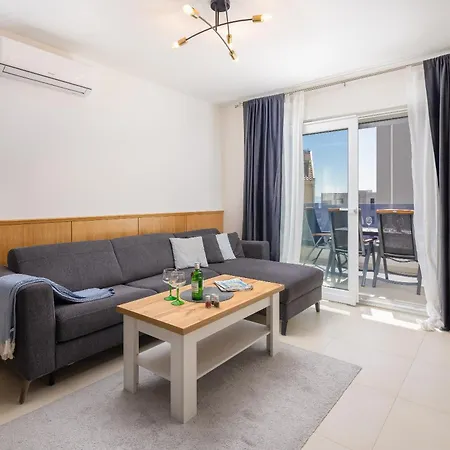 Lucas - Luxury With Parking Apartman *
